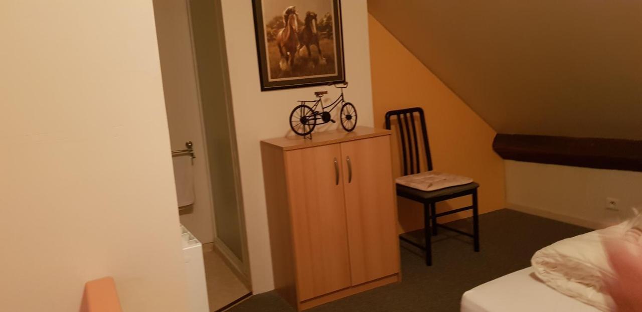 Hebergement-Luxeuil-Les-Bains Exteriör bild