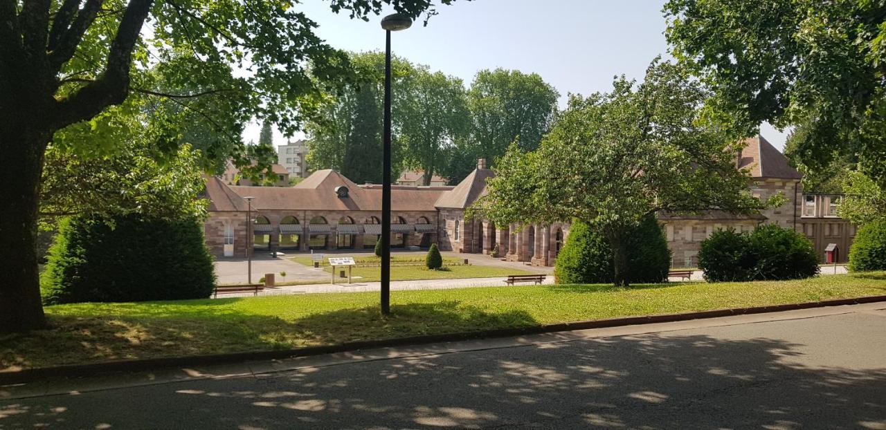 Hebergement-Luxeuil-Les-Bains Exteriör bild